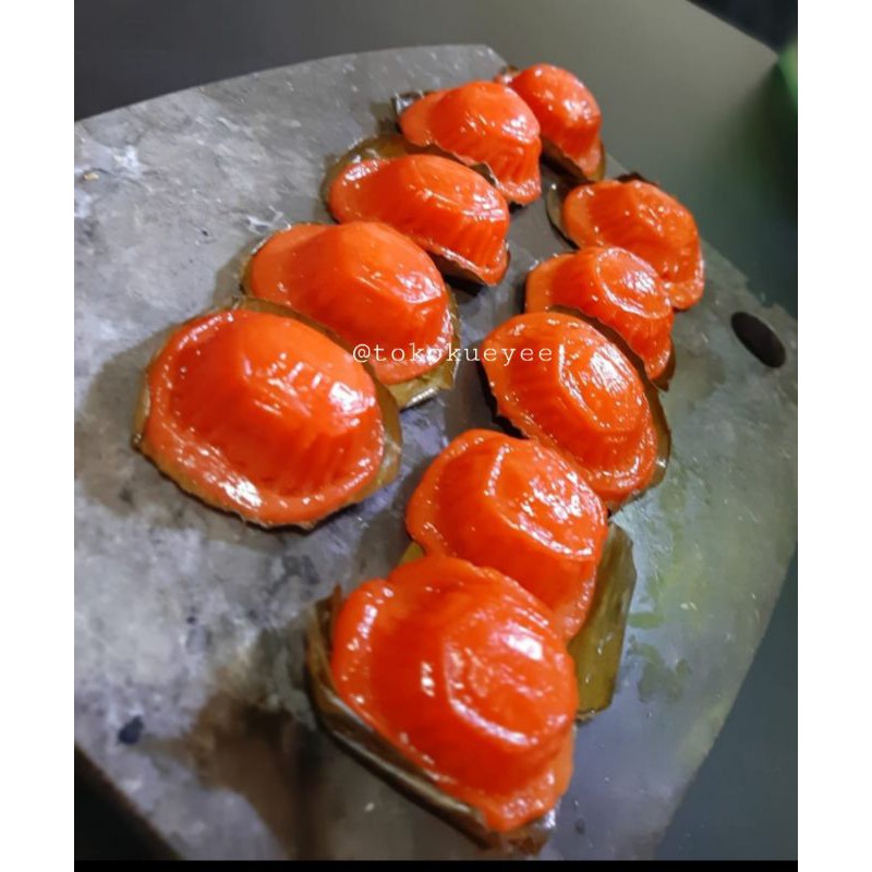

KUEKU / ANGKU / KUE TOK kue merah isi kacang untuk sembahyangan seserahan snack box
