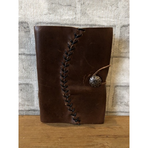 

BUKU / BUKU KULIT / LEATHER JOURNAL MEDIUM WITH BOTTON / BUKU VINTAGE