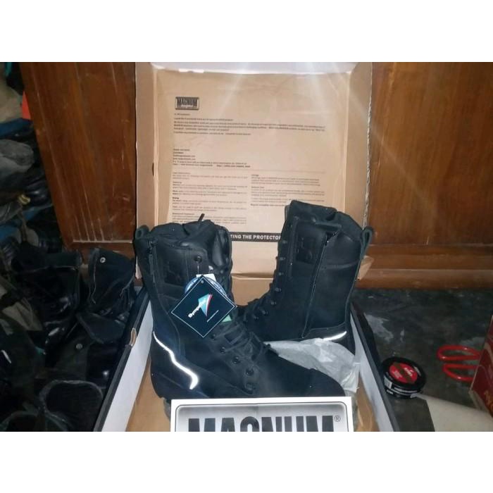 Rompi | Sepatu Magnum Pemadam Ukuran 38 Baru Sf2