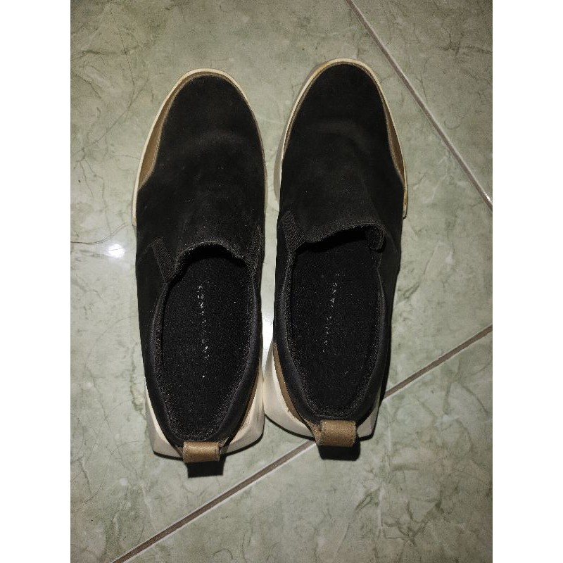 SEPATU SNEAKER PRELOVED