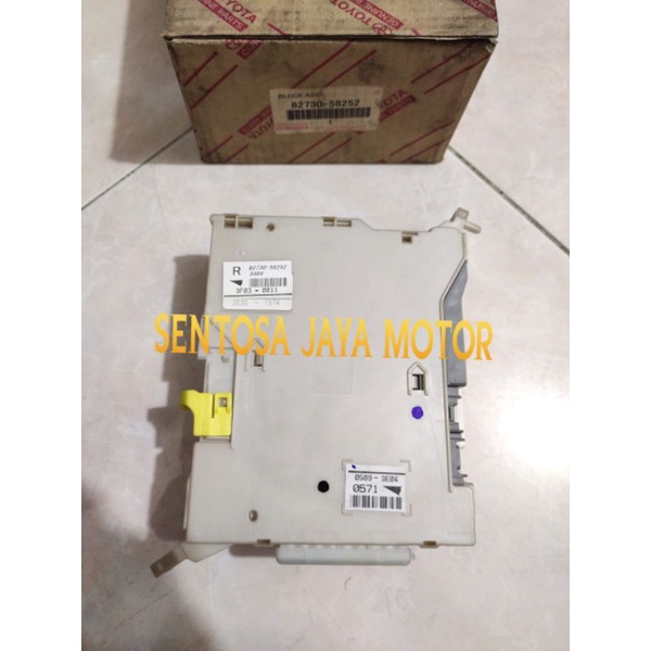 Fuse Box Sekring Junction Block Toyota Previa Tarago Original 82733-28160