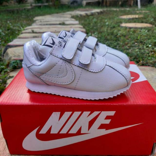 sepatu anak sekolah nike perekat putih laki laki dan perempuan
