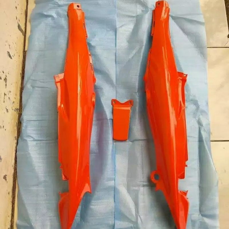 BODY BELAKANG JUPITER Z LAMA OREN