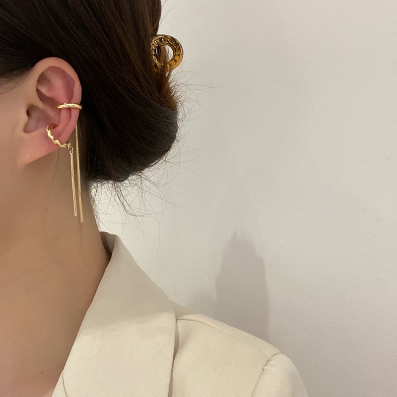 Anting Klip Tanpa Lubang Model Rumbai Asimetris Warna silver / Gold Gaya Korea Untuk Wanita