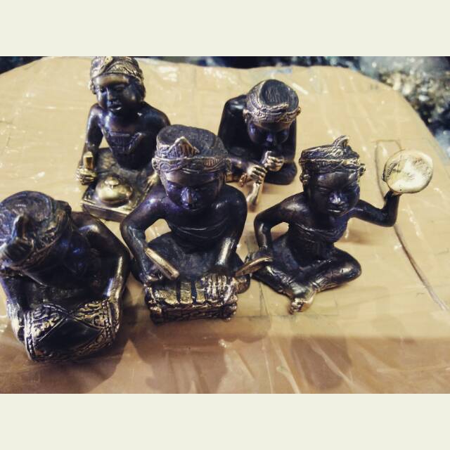 Patung 1 set pemain gamelan Bali