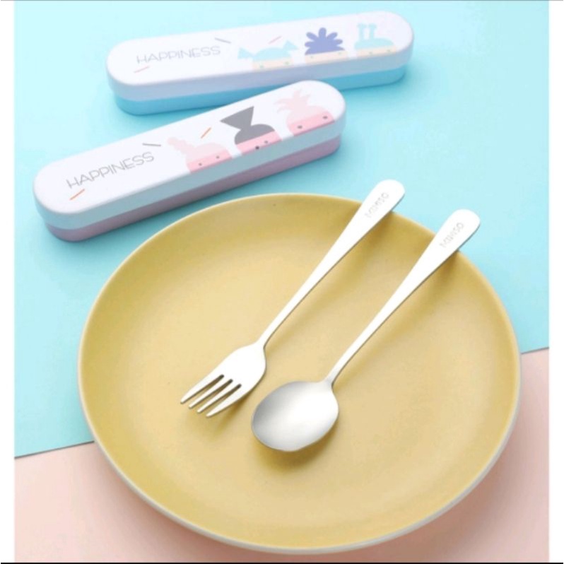 MINISO Set Sendok Garpu Stainless Steel Boneka Inggris Sendok + Garpu