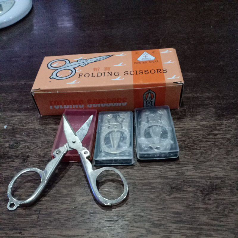 

Gunting Lipat isi 12pcs (harga per box @12)