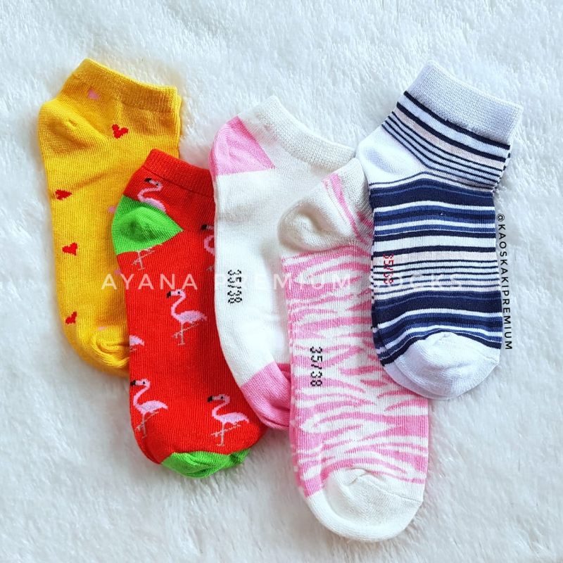 Kaos kaki mata kaki motif selusin