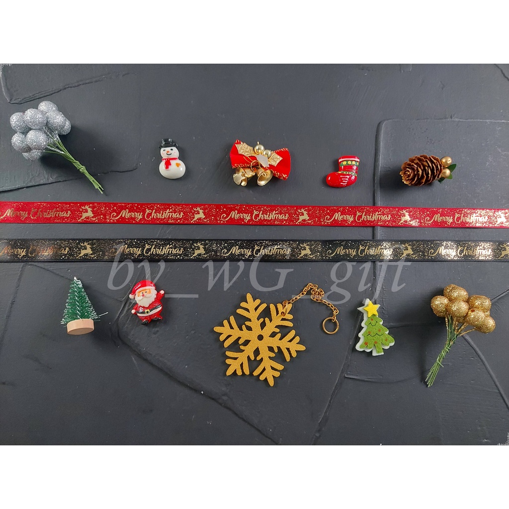 

Pita Natal Christmas - Satin Emboss Emas; Lebar 1.5 cm; P 25Y