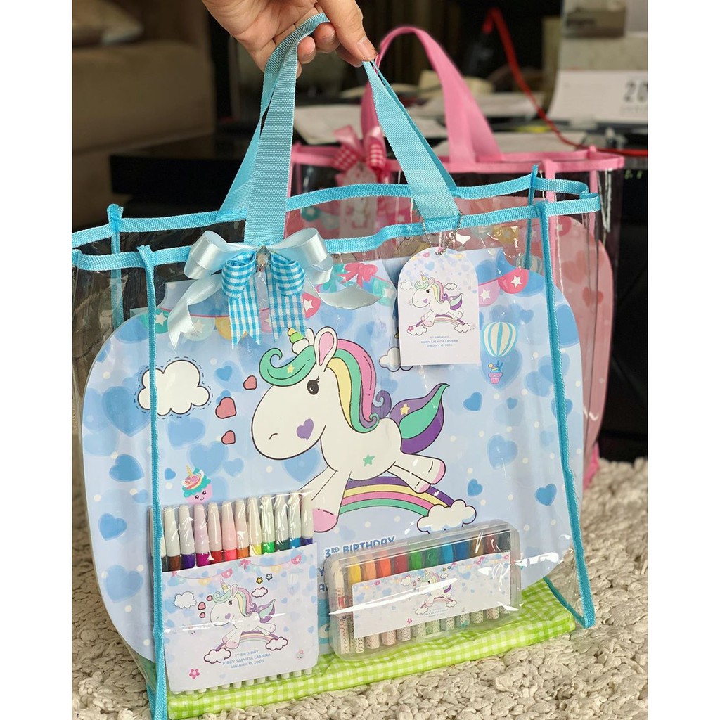 

Souvenir Ulang Tahun/Aqiqahan/Tasyukuran/Hampers/ Natal/Paket Meja/Buku Mewarnai/Crayon/Pensil Warna