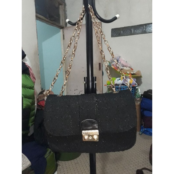 Tas rantai hitam