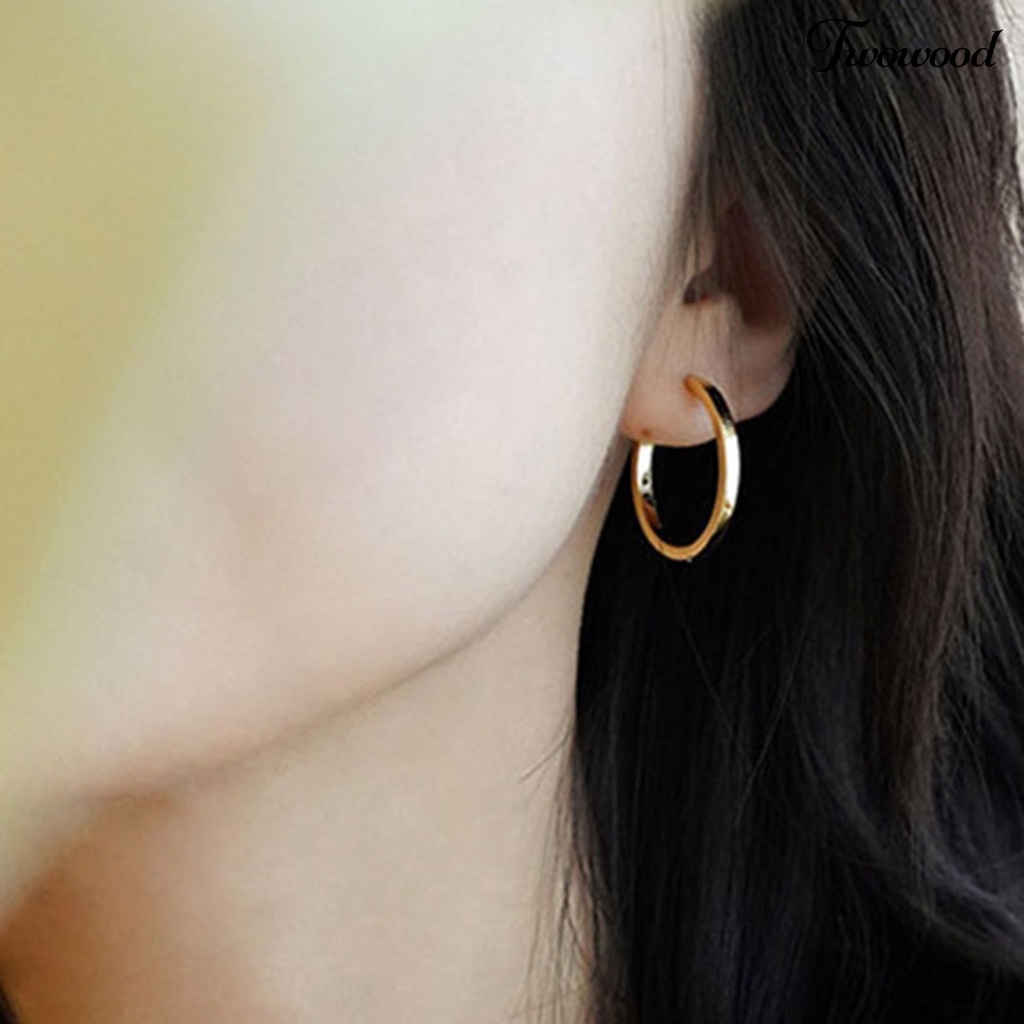 1 Pasang Anting Hoop Bentuk Bulat Permukaan Halus Untuk Wanita