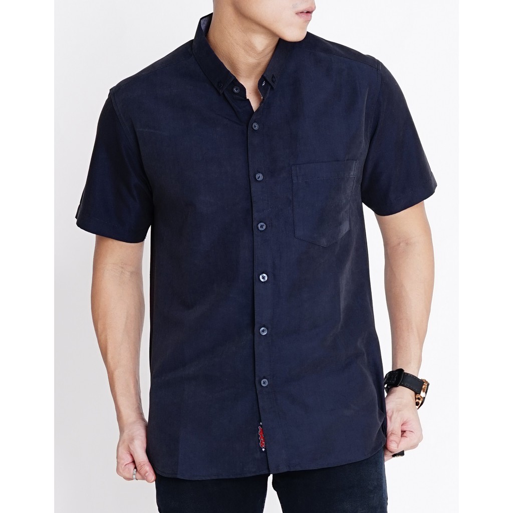 

Dancus - Kemeja Pria Polos Tangan Pendek Biru Navy Merk Dancus (2001.754.1)