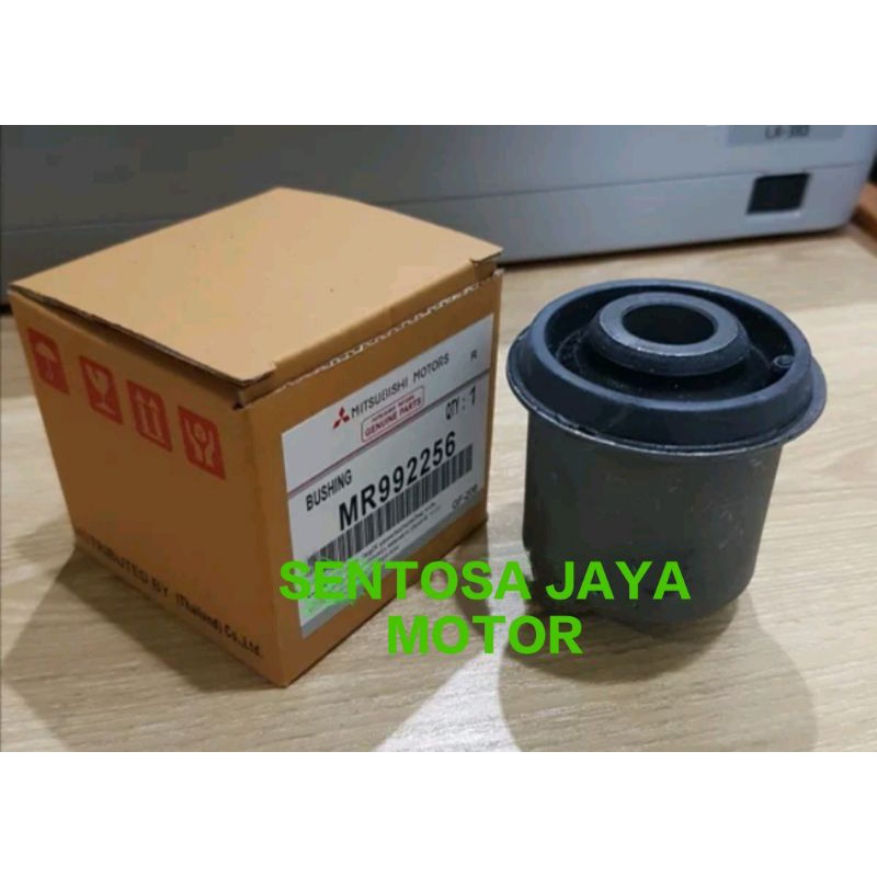Bosh sayap bawah bushing lower arm Triton Pajero sport Original