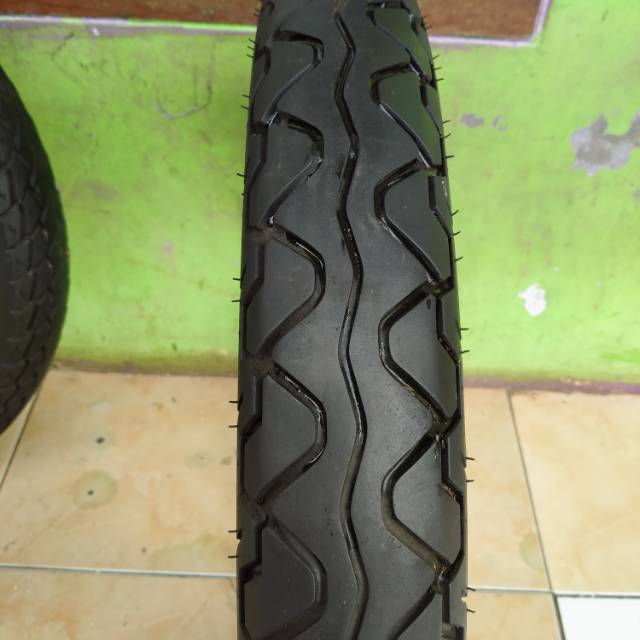 BAN SECOND COPOTAN YAMAHA RX KING RING 300/18,MERK IRC KONDISI 95%