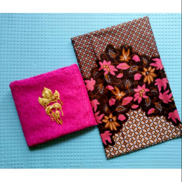 Kain batik kawung bunga dan brokat pink fanta (dijual terpisah)
