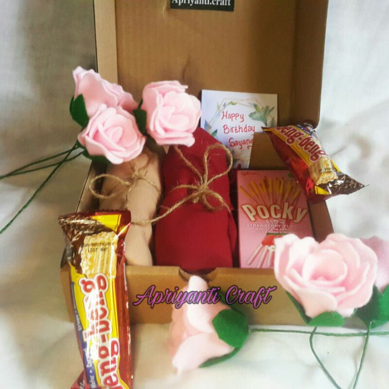 

Hampers jilbab/ kado box/ kado wisuda/ kado ultah/anniversary