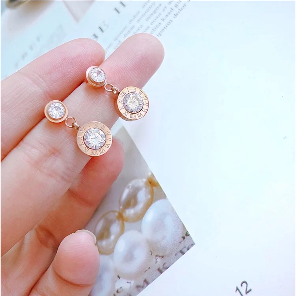 Anting Titanium Bvlgr Bulat Romawi 2 Crystal Artifisial Warna Rose Gold dan Gold