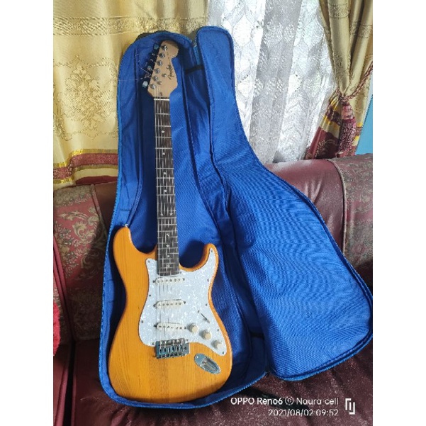 FENDER STRATOCASTER