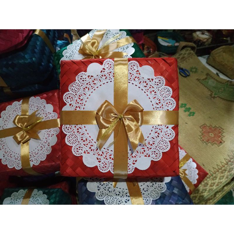 Besek bambu warna warni + pita&renda ukuran 25x25 (wadah&tutup)