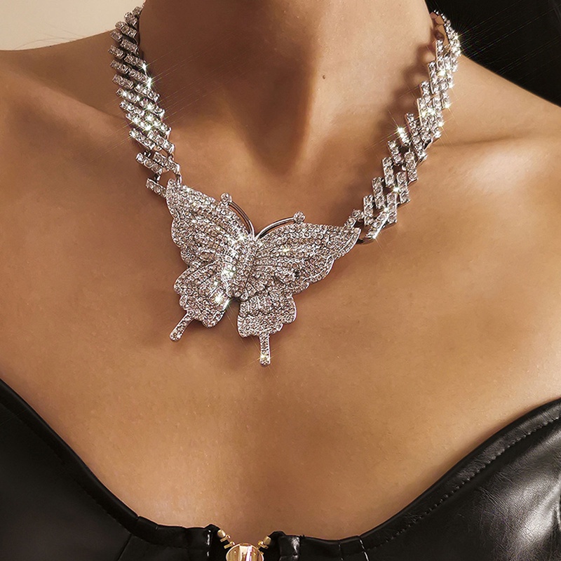 Kalung Rantai Liontin Kupu-Kupu Besar Aksen Kristal Berlian Imitasi Gaya Hip Hop Untuk Wanita