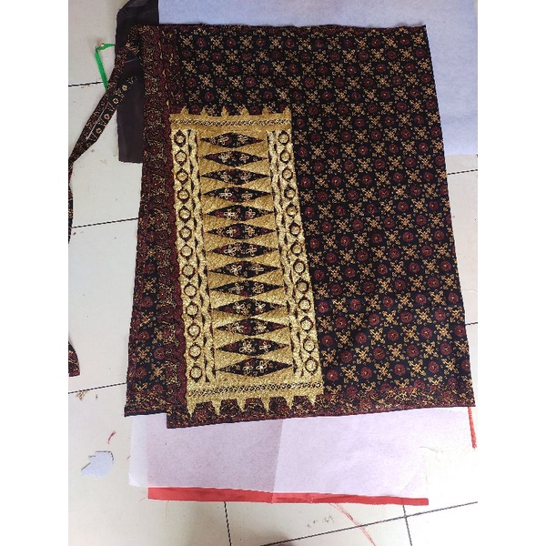 tapis Lasem perempuan