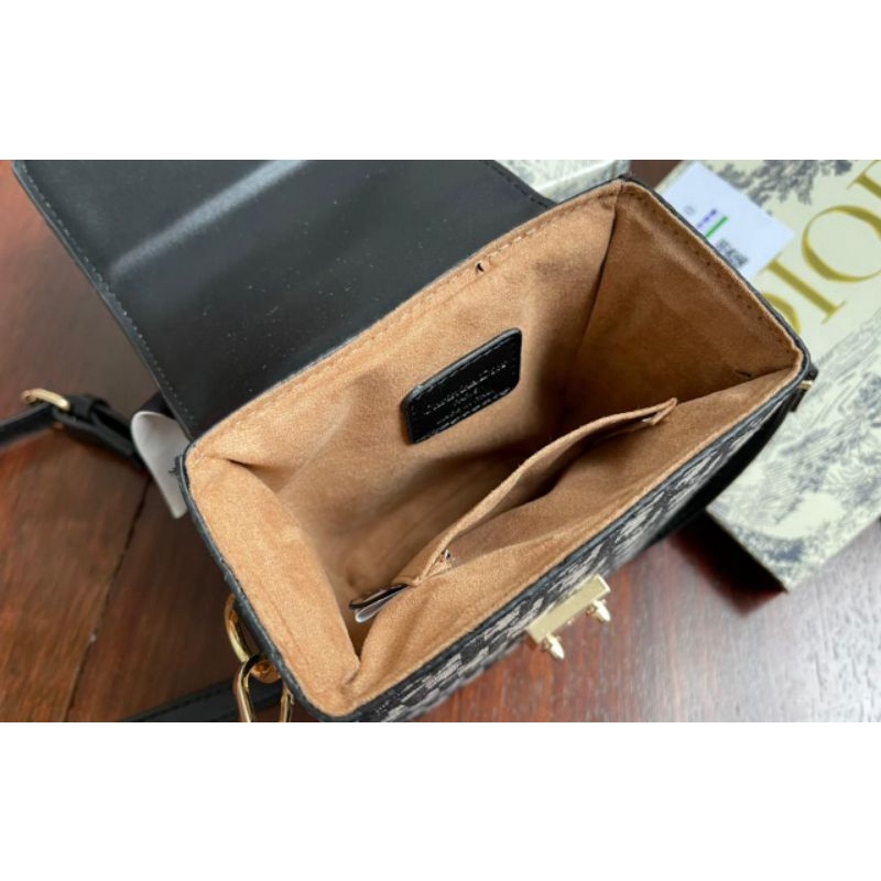 NEW ITEM dr hpo sling bag phone free box