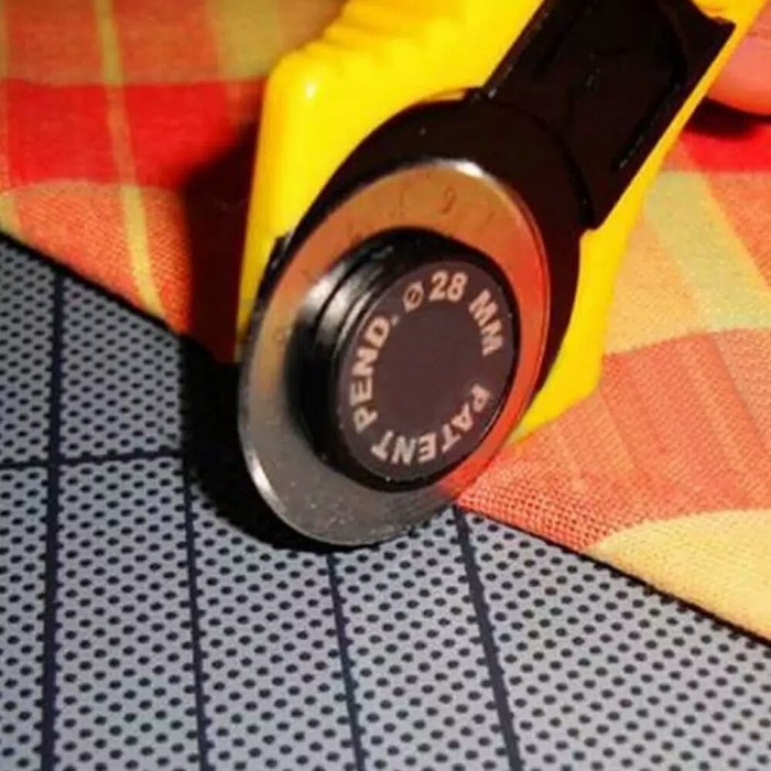 

Sale Rotary Cutter Roller Blade 28Mm Pemotong Kertas Kain Hemat