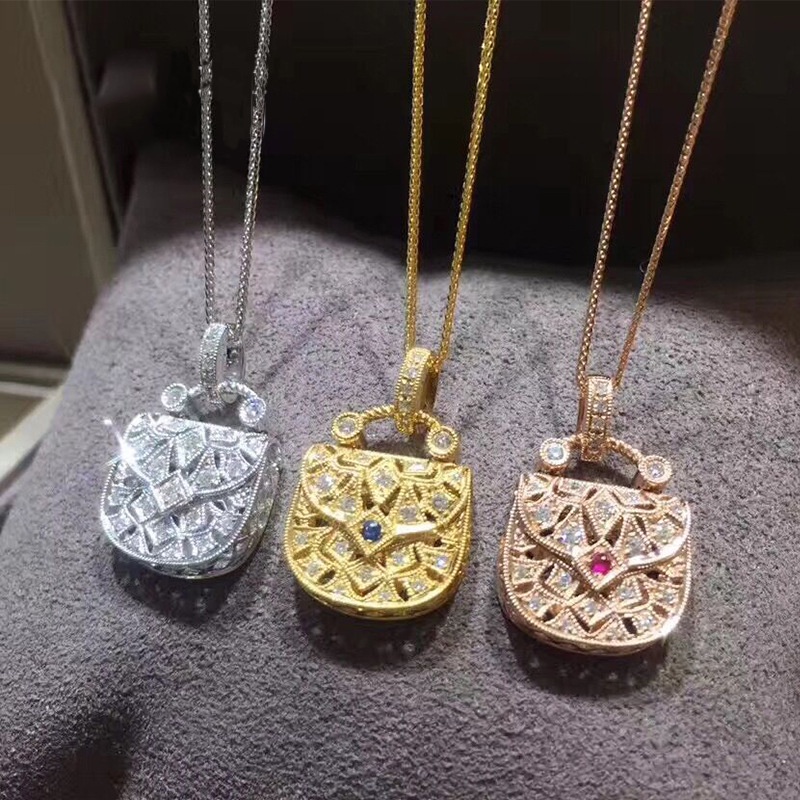 Set Kalung Emas 18K Hias Liontin Berlian Bahan Stainless