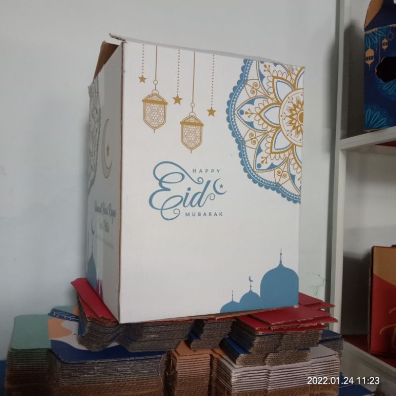 

Box parcel lebaran uk.25x25x33cm (kecil) kardus/sembako/patcel/iedmubarok/lebaran/paket