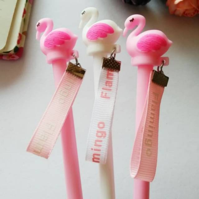 

Pulpen gel karakter flaminggo+tali /angsa 8.000 2biji