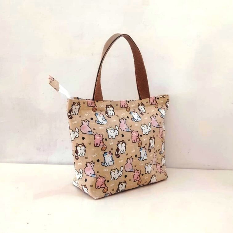 TAS KANVAS HANDBAG KANVAS BESAR MOTIF KUCING KREM. Riens Collections