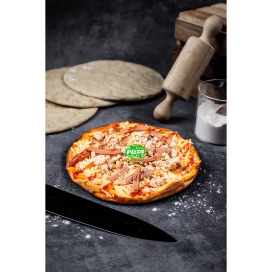 

Thin Crust Pizza Ayam sosis Keju / Pizza Tipis Ayam keju sosis