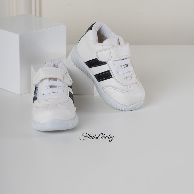 Sepatu anak sneaker bolling sportt - Putih list hitam