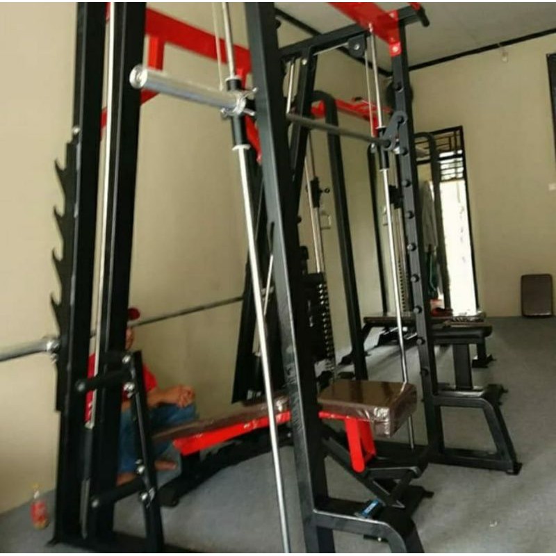 SMITH MACHINE MULTI SQUAT