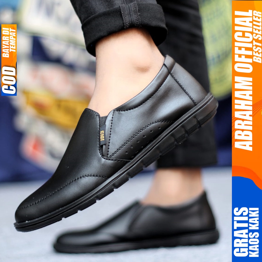 Sepatu Slip on Pria Santai Casual Formal Kulit Syntetic Kerja Kantor Kuliah Kondangan Hitam Keren Terbaru