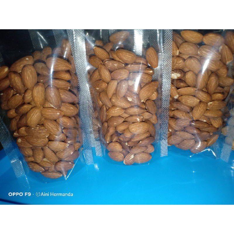 

kacang almond panggang