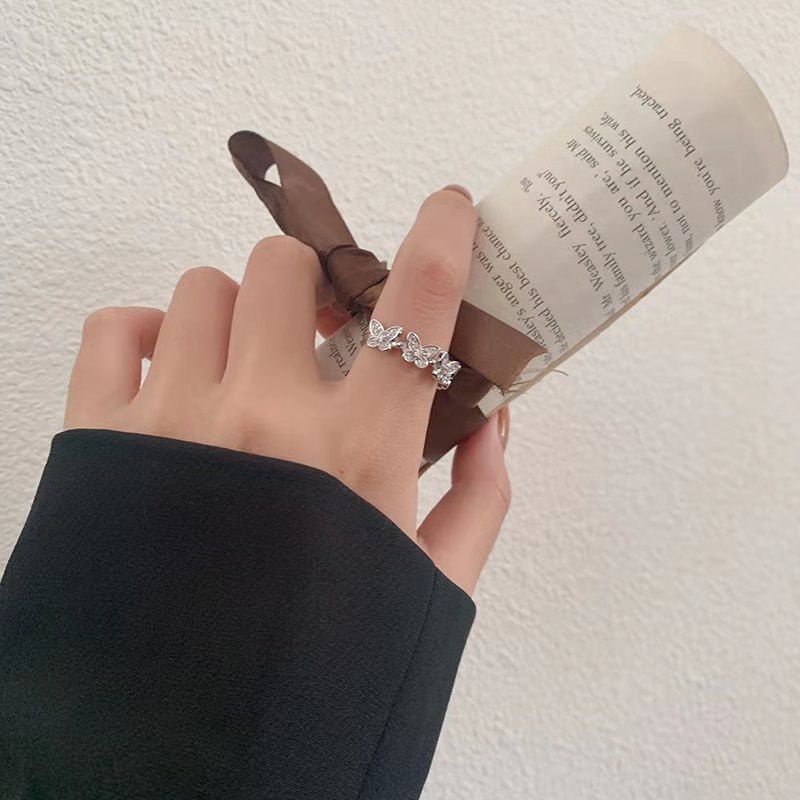 Cincin Adjustable Desain Kupu-Kupu Bahan Zircon Warna Silver Gaya Korea Untuk Wanita