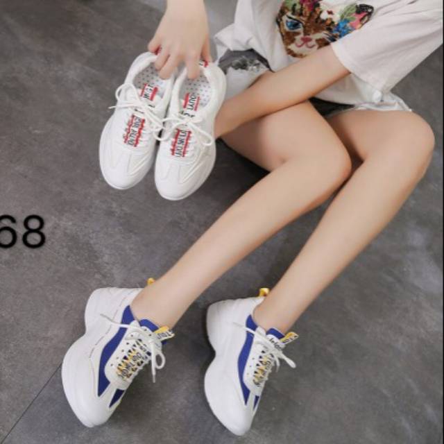 NEW BEST SELLER Sepatu Fashion 1538 / 168 Kereeeeen
Hells 5.cm
Bahan Kulit Kanvash Bagus dan N