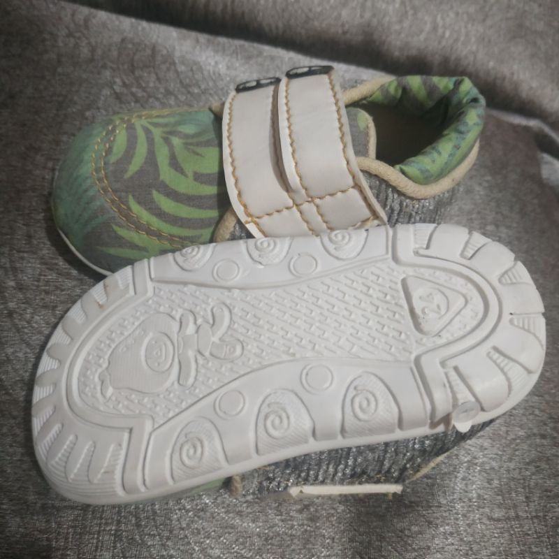 sepatu bayi