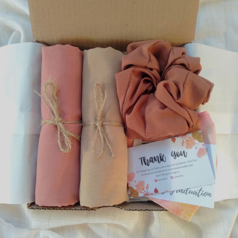

HAMPERS/GIFTBOX/KADO GRADUATION/BIRTHDAY/WEDDING/DLL