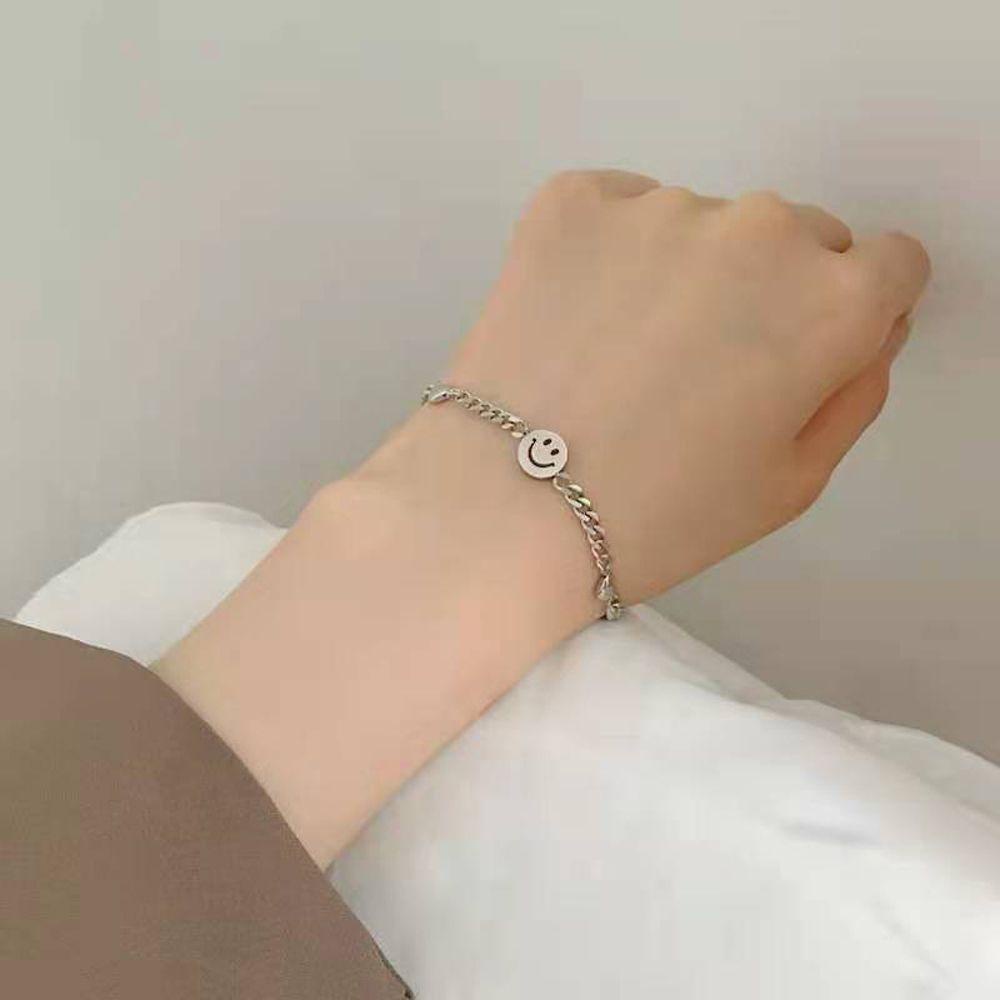 NEEDWAY Pria Gelang Minoritas Unik Smiley Face Gadis Hadiah Temperamen Baja Titanium Perhiasan Gaya Korea