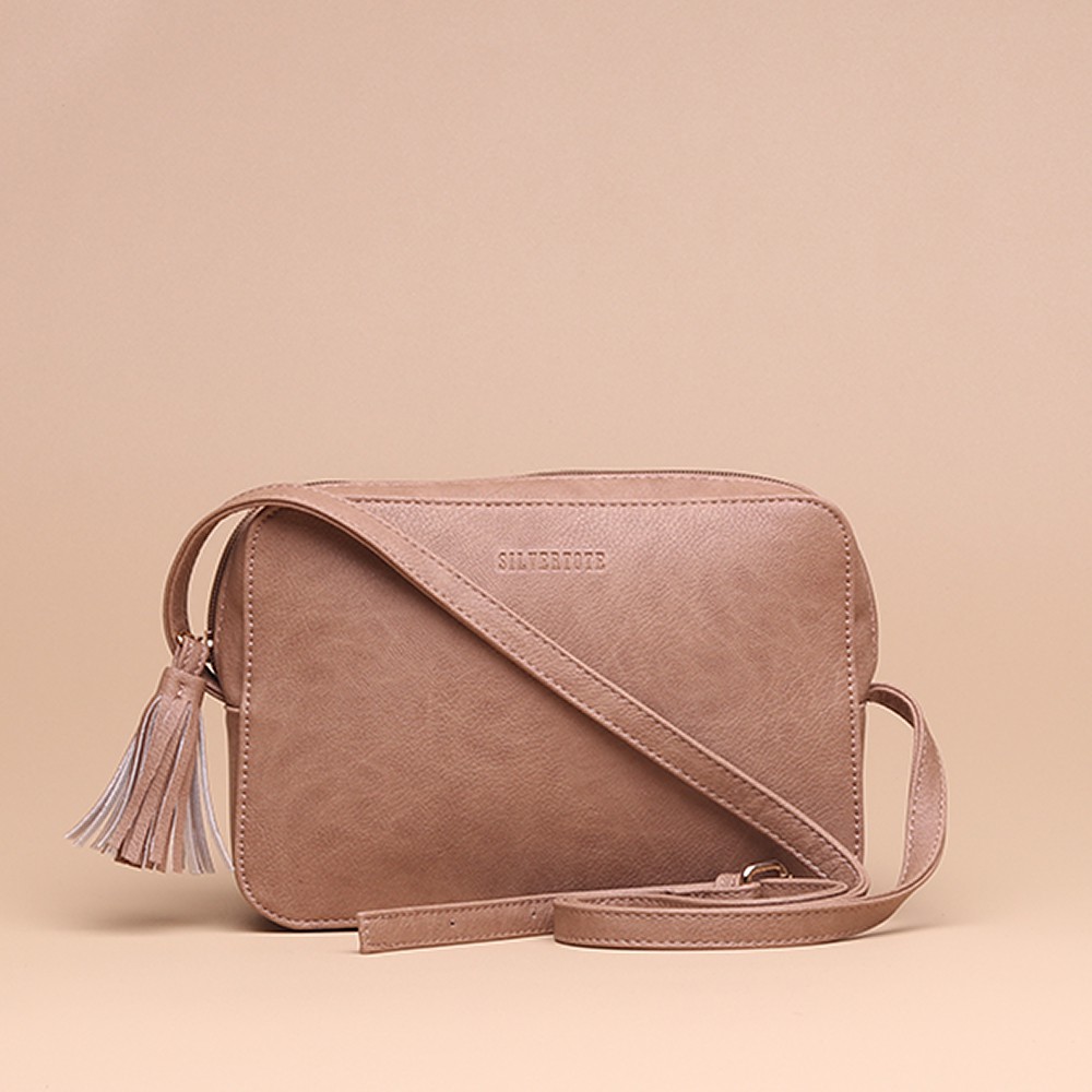 Tas Selempang Wanita Silvertote Tori Sling Bag Camel Tas Selempang Wanita Silvertote Tori Sling Bag Camel