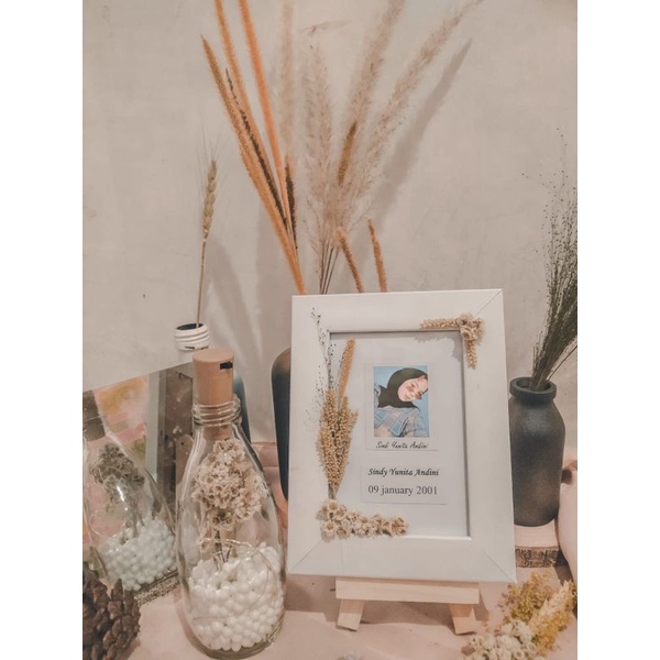 

Paket aesthetic pigura 5r plus aesthetic light of happiness/hampers