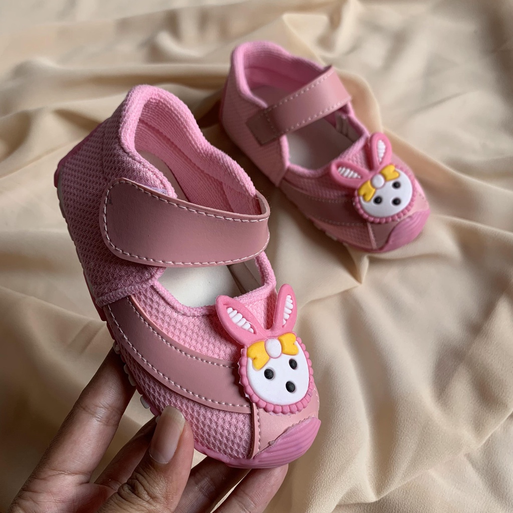 Sepatu Sandal Velcro Sandal Anak perempuan Gaya Baru Musim Panas Sandal Anti-Slip SEPATU ANAK  BAYI PEREMPUAN SOL KARET MOTIF KELINCI LUCU USIA 1-3 TAHUN TERBARU TERLARIS KERETAN TERMURAH TERLARIS KASUAL SOL KARET KOREA LEMBUT IMPORT BAYI LAKI-LAKI