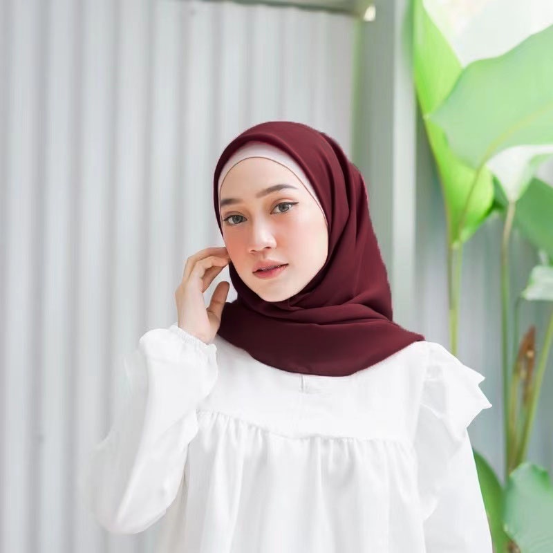 Jilbab Bella Square Segi Empat Daily Basic Hijab Kerudung Polos Polycotton Premium by Li Jimin Hijab-Maroon
