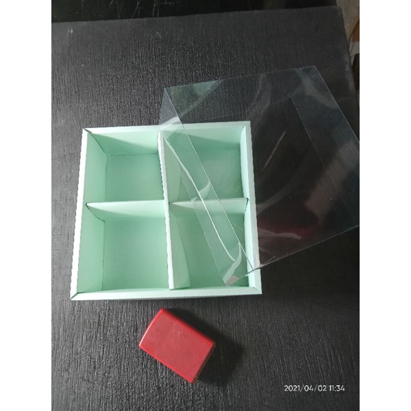 

box sekat 4 (9 cm persekat dan tinggi 5 cm)