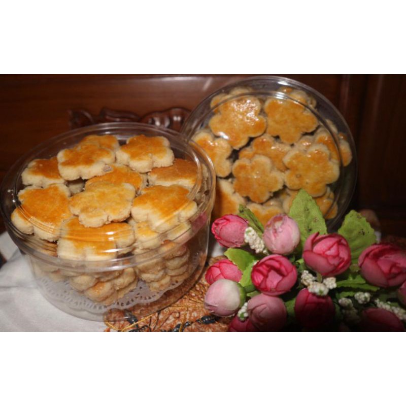 

Kue kacang toples