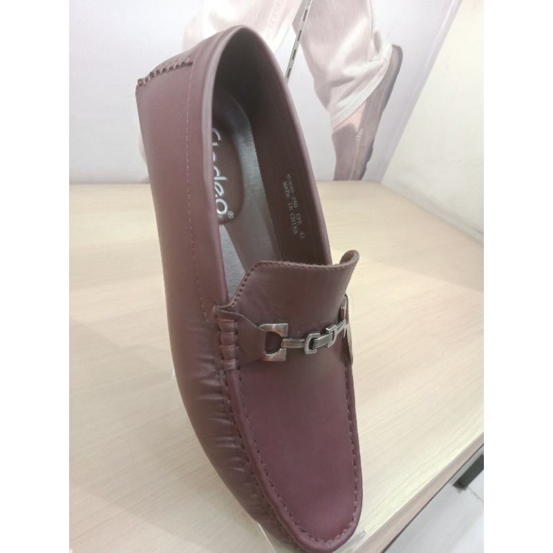 Sepatu cowok original merk Fladeo hrga 225 ribu aja,ready untuk semua size, ,dijamiin bagus pokoknya