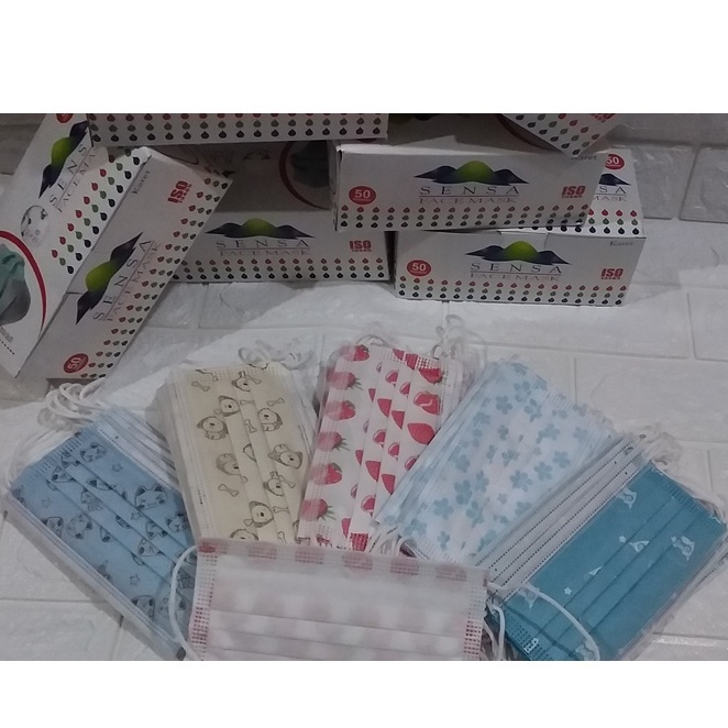 Masker motif mix cantol kupingj 3ply 1box5 motif isi 50